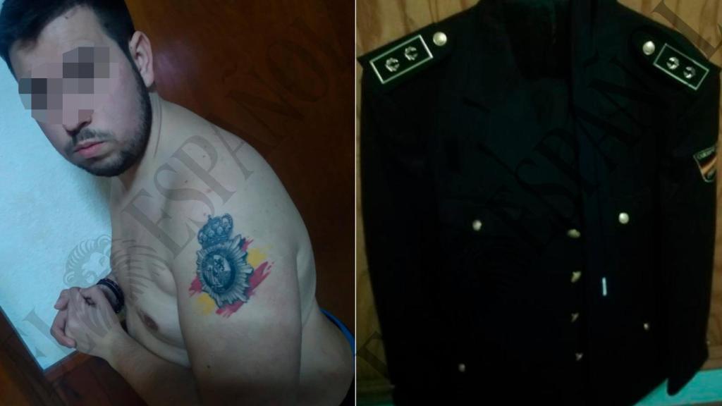 Jonathan, junto a la chaqueta de Policía que compró a través de internet.