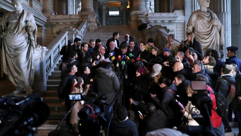 Puigdemont habla con la prensa este lunes en el Palacio de Justicia de Bruselas