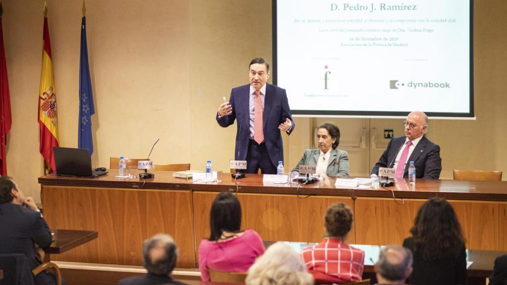 Pedro J. Ramírez, Victoria Prego y Aldo Olcese.