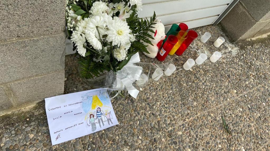 Muestras de afecto de los conocidos en la puerta de la casa