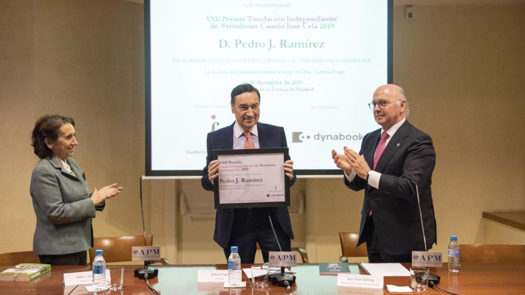 Pedro J. Ramírez al recibir el Premio 'Fundación Independiente' de Periodismo en la sede de la Asociación de Prensa de Madrid (APM).