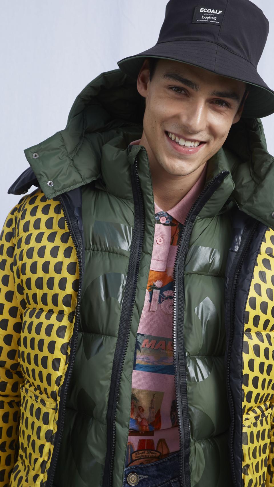 Desigual ha creado una colección elaborada a partir de materiales reciclados.