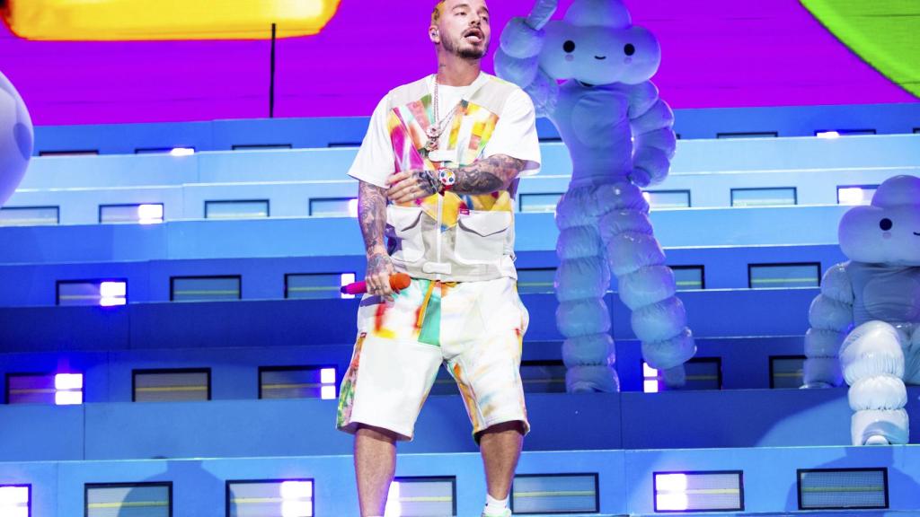 J Balvin en su actuación en Coachella.