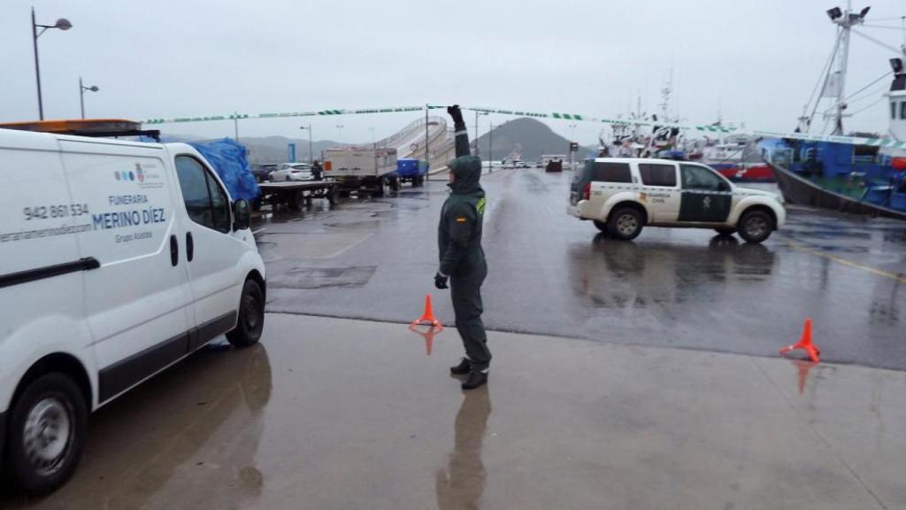 El pesquero ha encontrado el cuerpo cerca de la costa de Santoña.