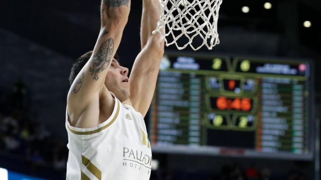 Deck, durante el choque ante Olimpia Milano