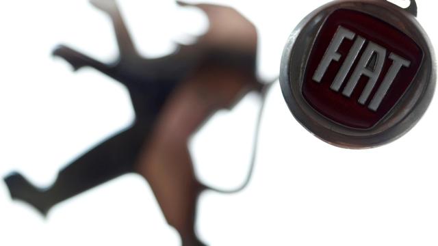 Emblemas de Fiat y PSA en una imagen de archivo.