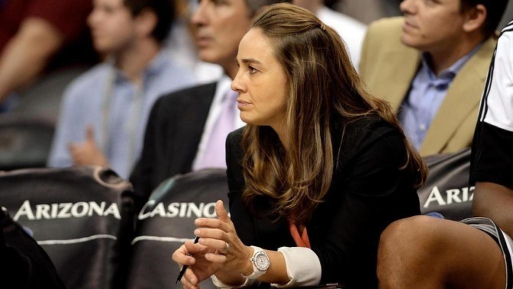 Becky Hammon, entrenadora asistente en los San Antonio Spurs