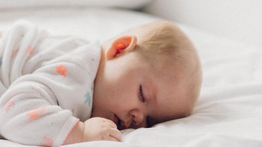 Monitorizar la respiración y detectar el llanto del bebé.