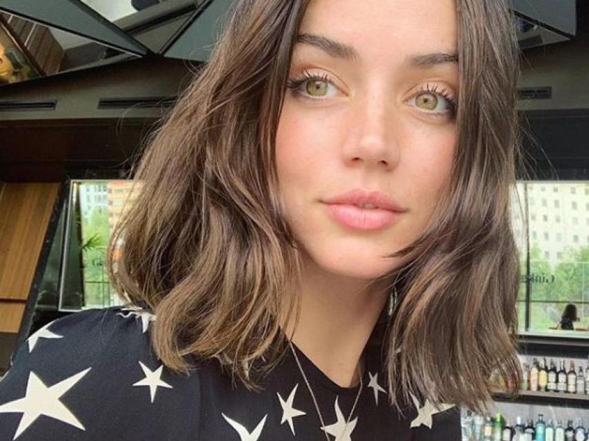 Ana de Armas ha sido una de las últimas famosas en apostar por una melena midi.