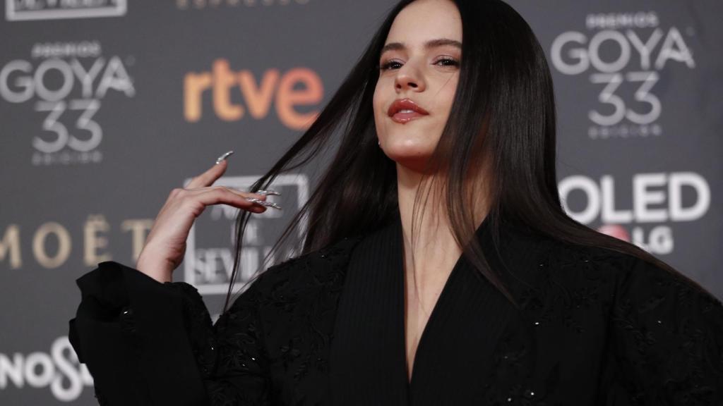 Rosalía ha lucido en varias ocasiones una melena XXL recta.