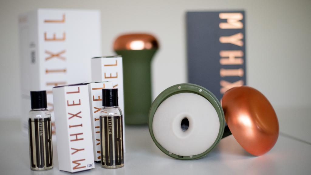 Un lote de productos de la marca MyHixel.