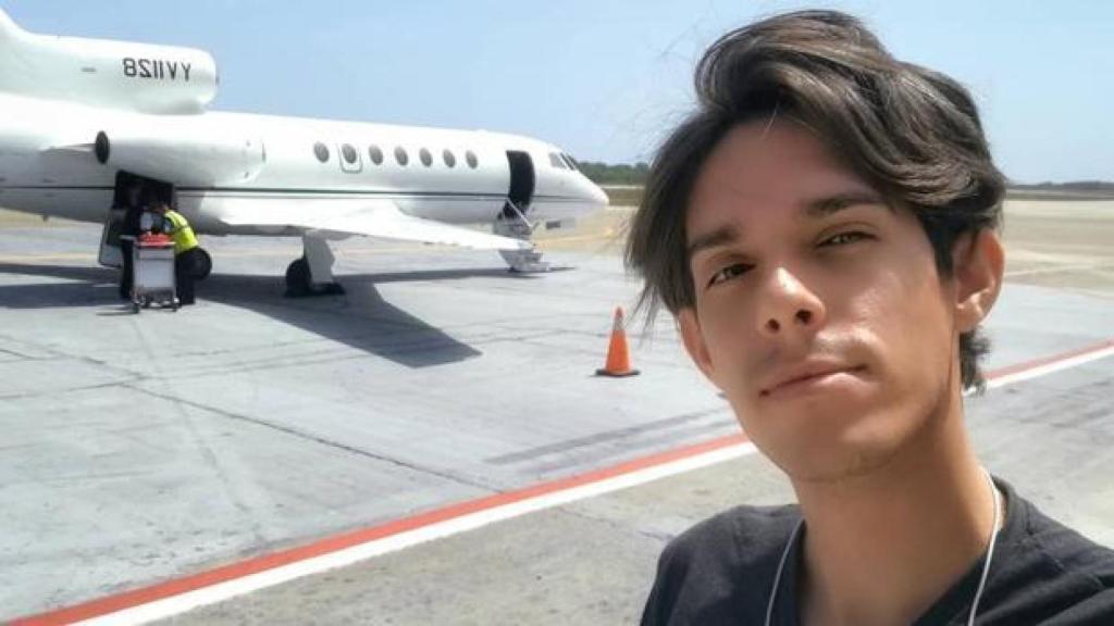 Imagen de Marrero con el citado avión.