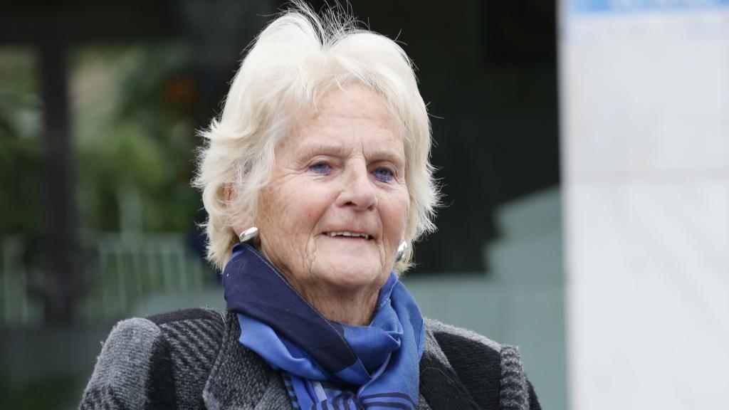 La madre de Iñaki Urdangarin haciendo unas compras.