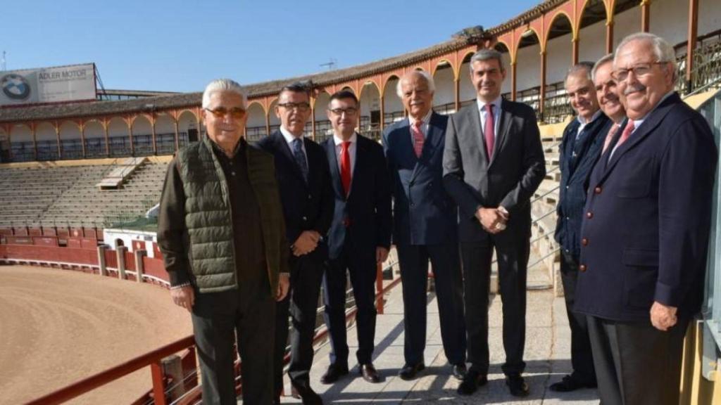 Imagen de archivo de la firma del convenio de la Diputación con la plaza de toros de Toledo