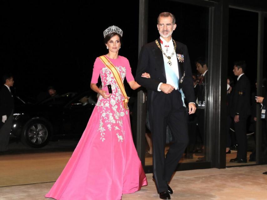 Letizia en Japón con vestido de Carolina Herrera, la firma en la que más ha invertido en 2019.