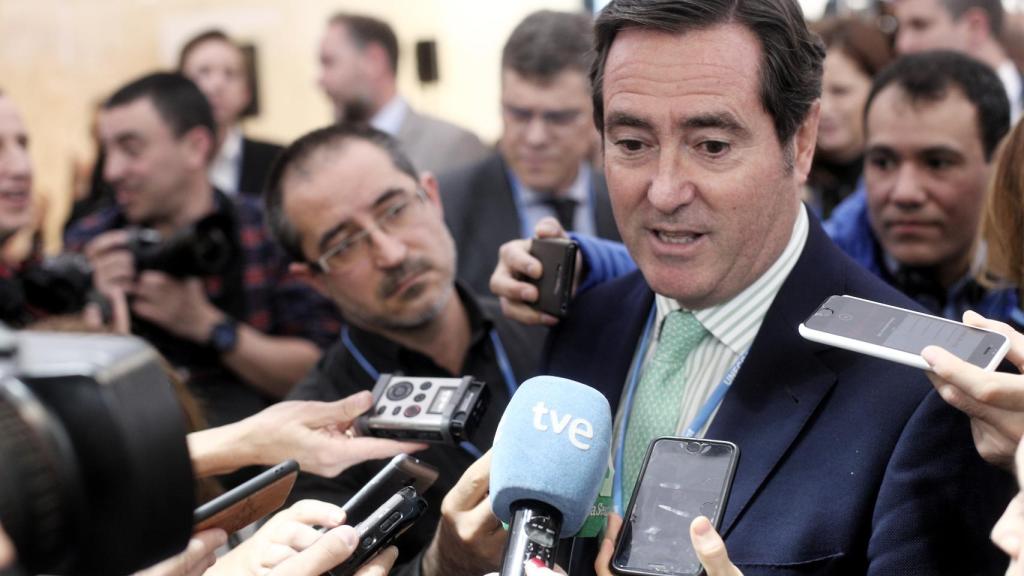 Un SMI a 1.000 euros obligaría a las empresas a subir 11 millones de salarios en convenios