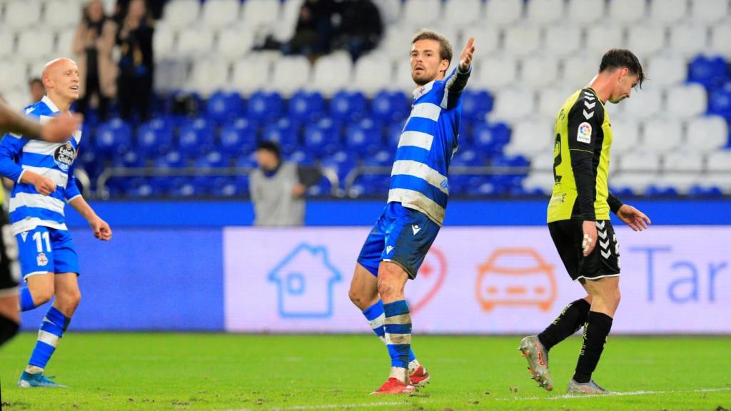 Christian Santos es uno de los candidatos a abandonar el club.