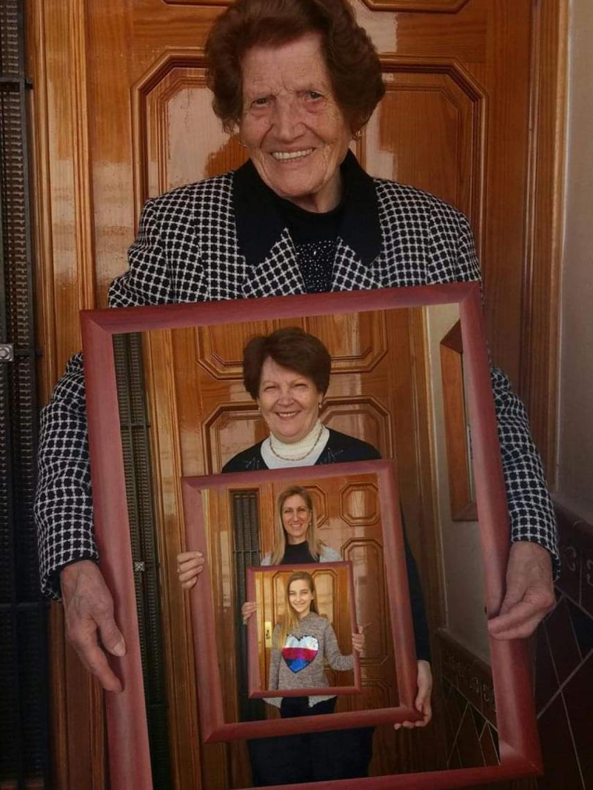 Las cuatro generaciones de la familia de Clotilde, la voluntaria de mayor edad de España.