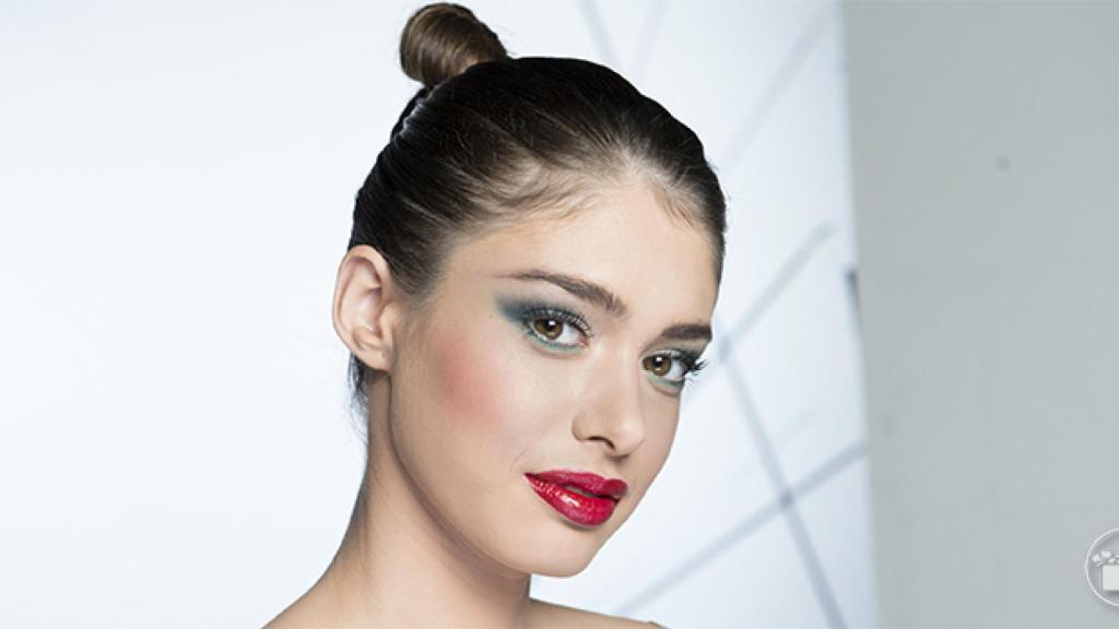 Invierno es la temporada perfecta para recurrir a un maquillaje más colorido.