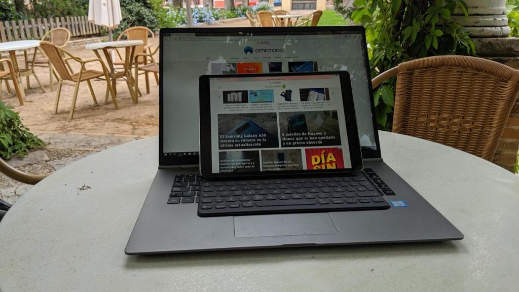 El LG Gram junto al iPad