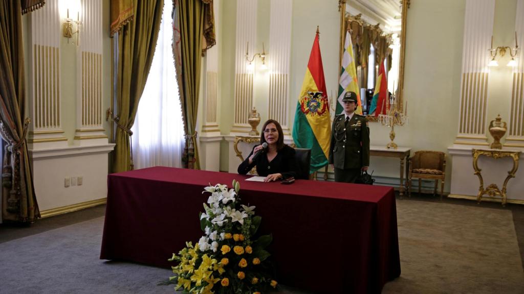 Karen Longaric, canciller interina de Bolivia, durante la lectura de la nota de protesta.