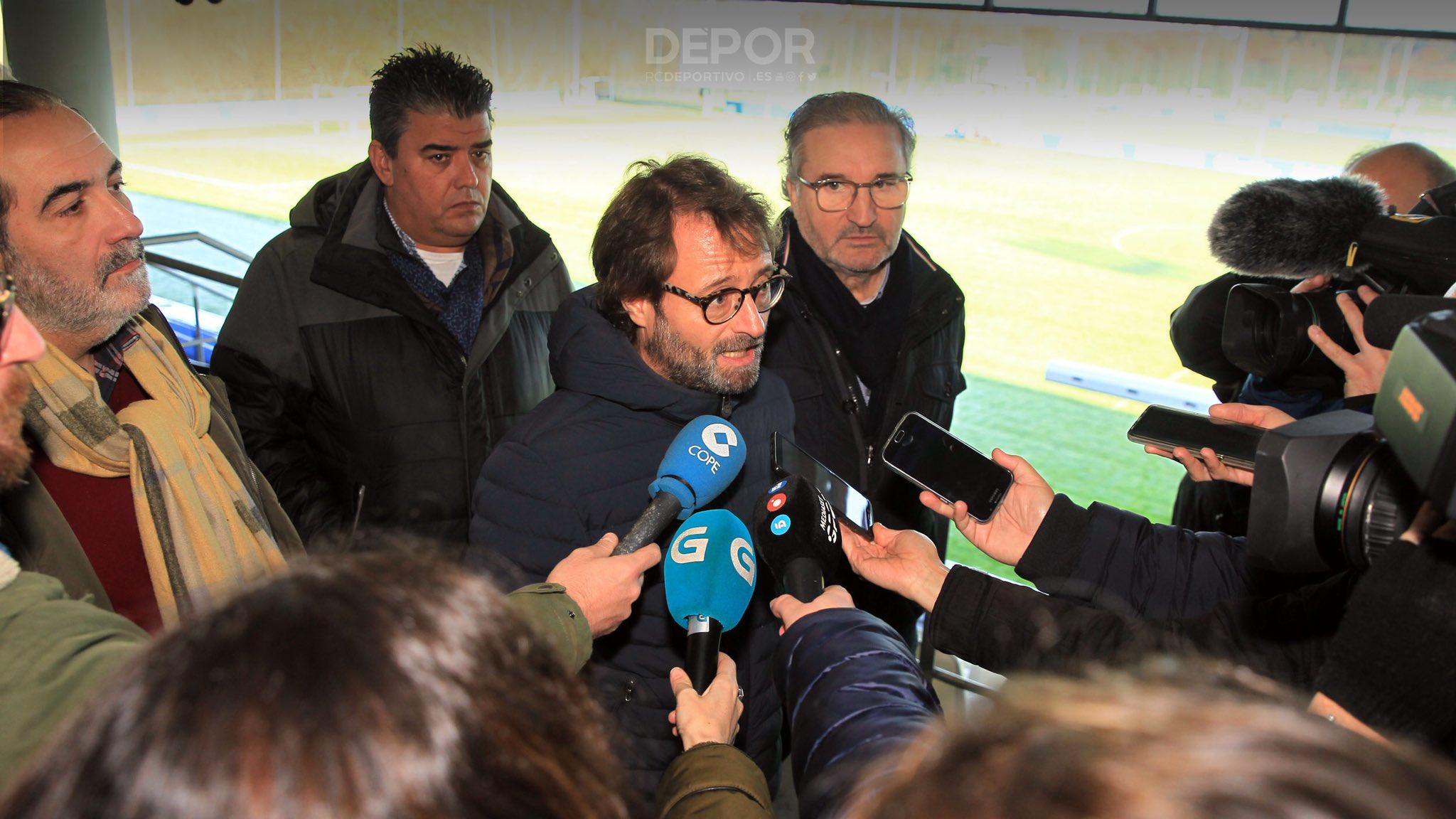 Juan Antonio Armenteros, presidente interino del Deportivo, atendió a la prensa en Abegondo