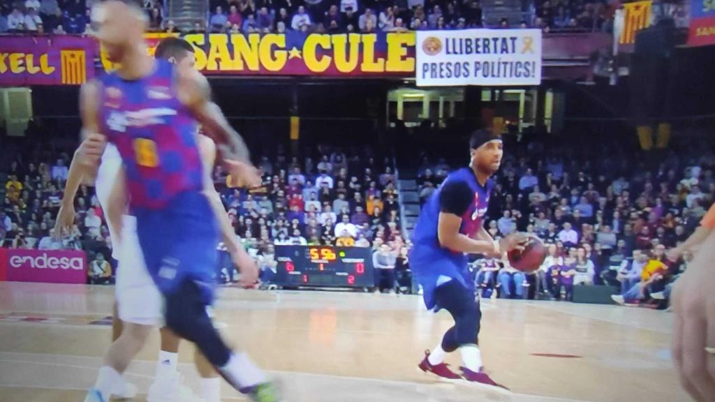 Pancarta libertad políticos presos en el Palau