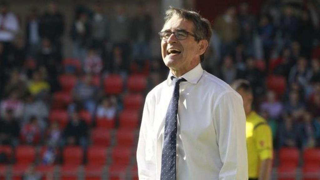 El Deportivo sella la llegada de Fernando Vázquez al banquillo