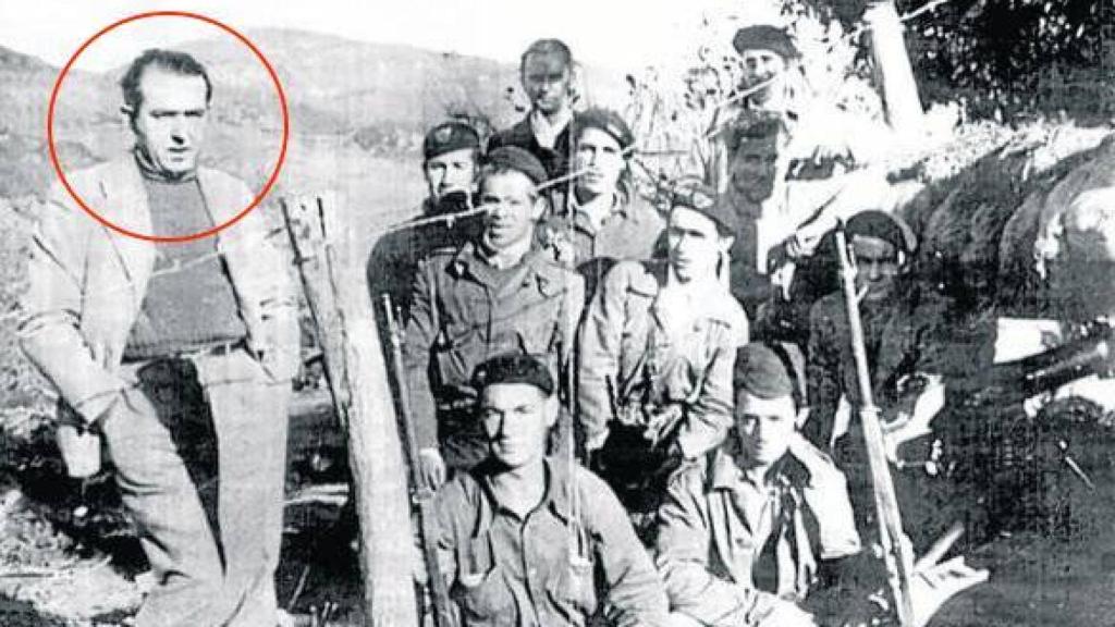 El comandante Felipe Bediaga junto a sus hombres.