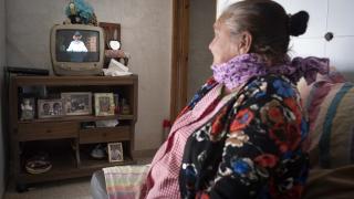 Una inmigrante latina revela que lleva más de un mes sin salir de casa por temor a ICE: “Una entra en depresión”