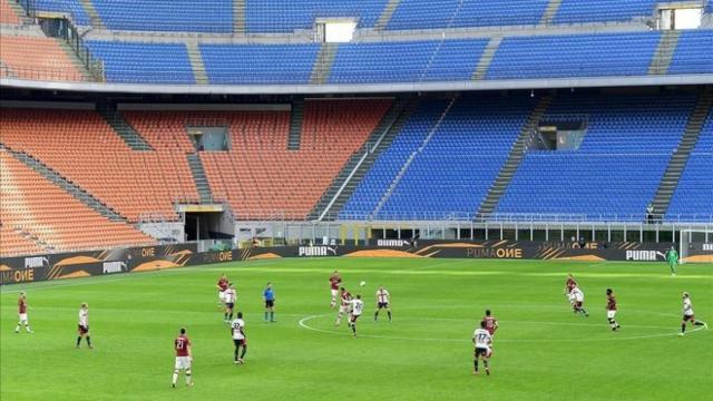 San Siro, vacío durante el Milan - Genoa de antes del parón por el coronavirus en la Serie A de Italia