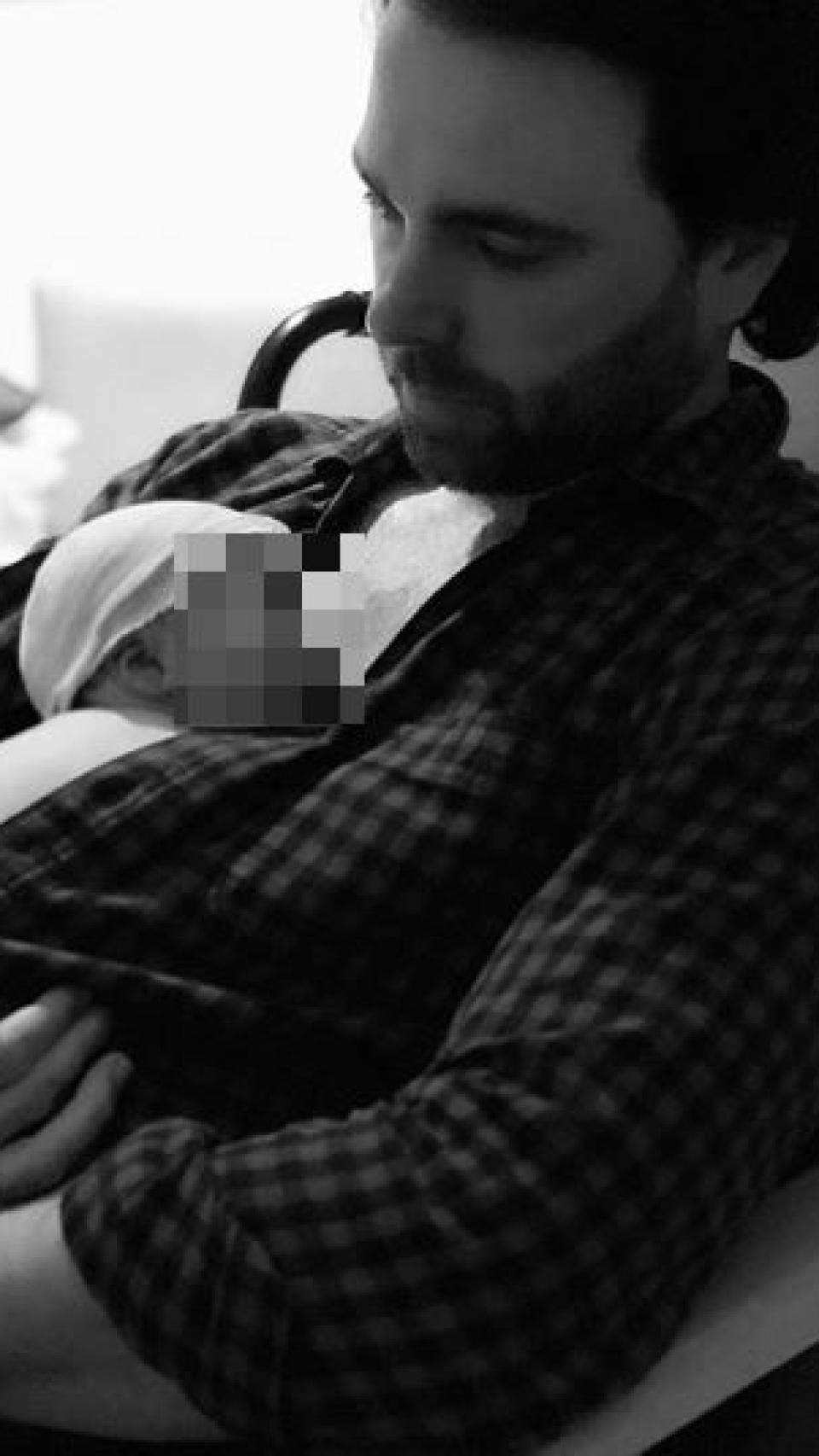 Ungría junto a su hija.