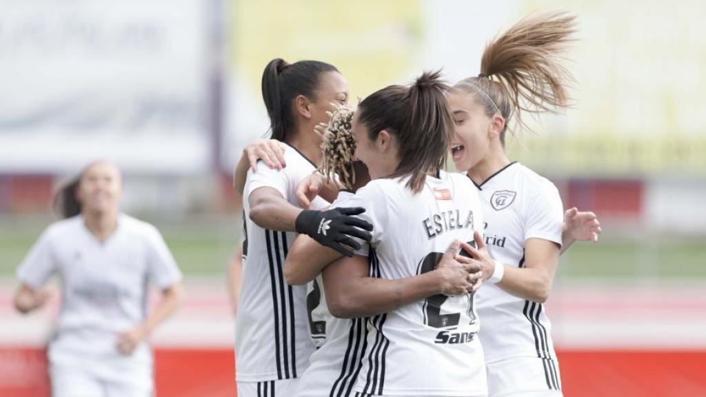 Las jugadores del Madrid CFF celebran un gol