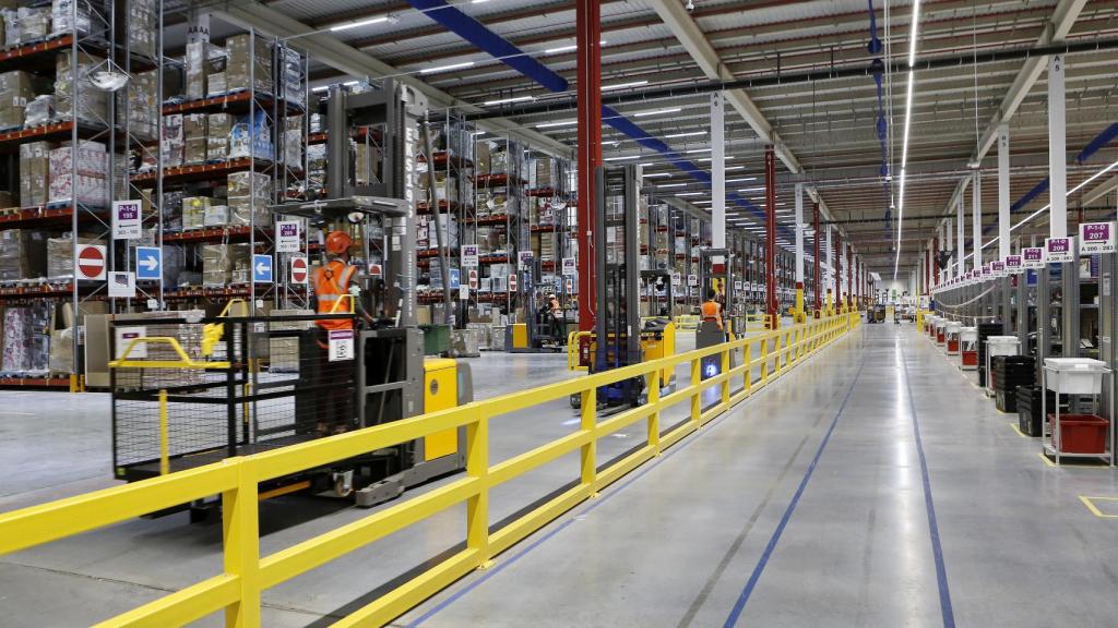 Imagen interior del centro de distribución de Amazon Illescas (Toledo).