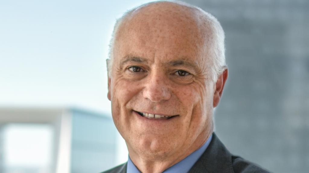 El presidente de la Autoridad Bancaria Europea, José Manuel Campa, reactivó el debate sobre si los bancos deben pagar por los intereses negativos en las hipotecas.