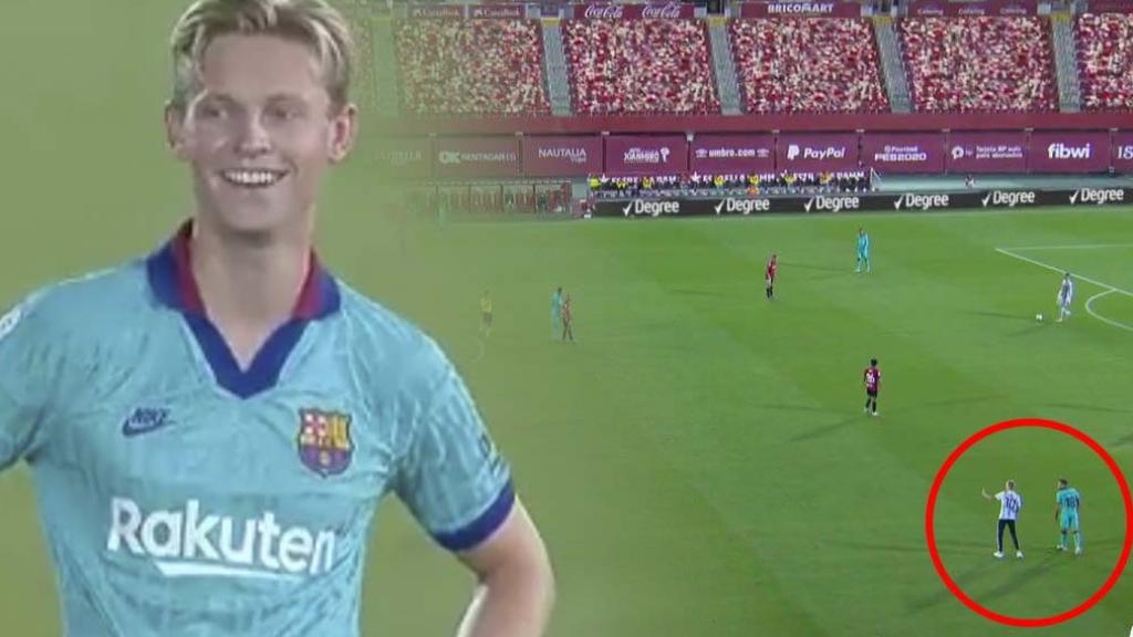 Un espontáneo se cuela en el Mallorca - Barcelona a puerta vacía