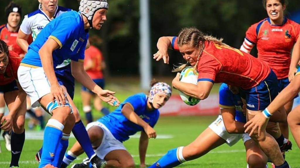 La talonadora Aroa González en un partido de la selección española de rugby femenino