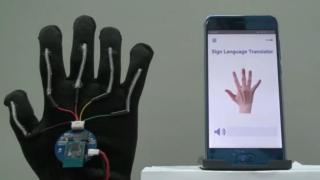 Guante para traducir el lenguaje de signos.