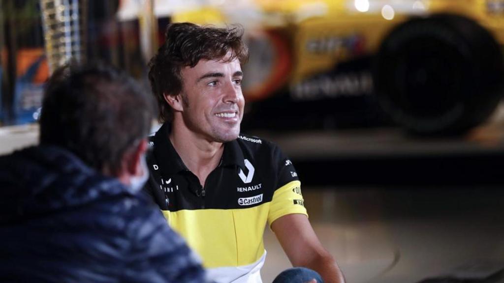 Fernando Alonso durante una entrevista