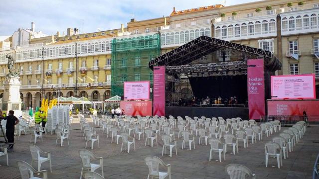 Sillas colocadas para mantener distancia en los conciertos de María Pita