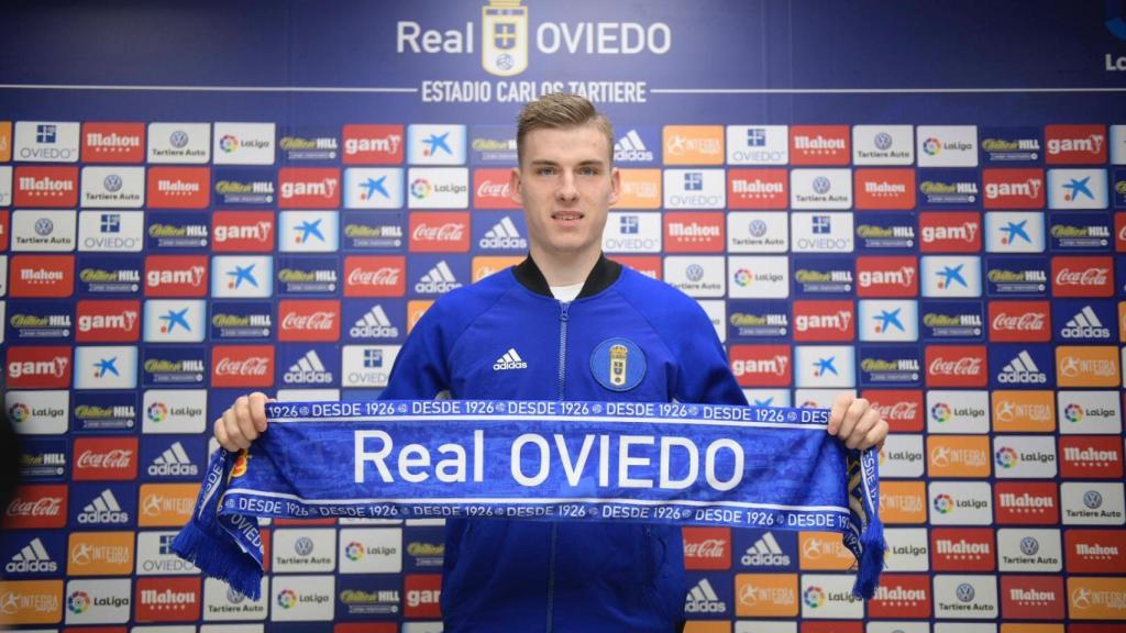 Lunin, en su presentación con el Real Oviedo