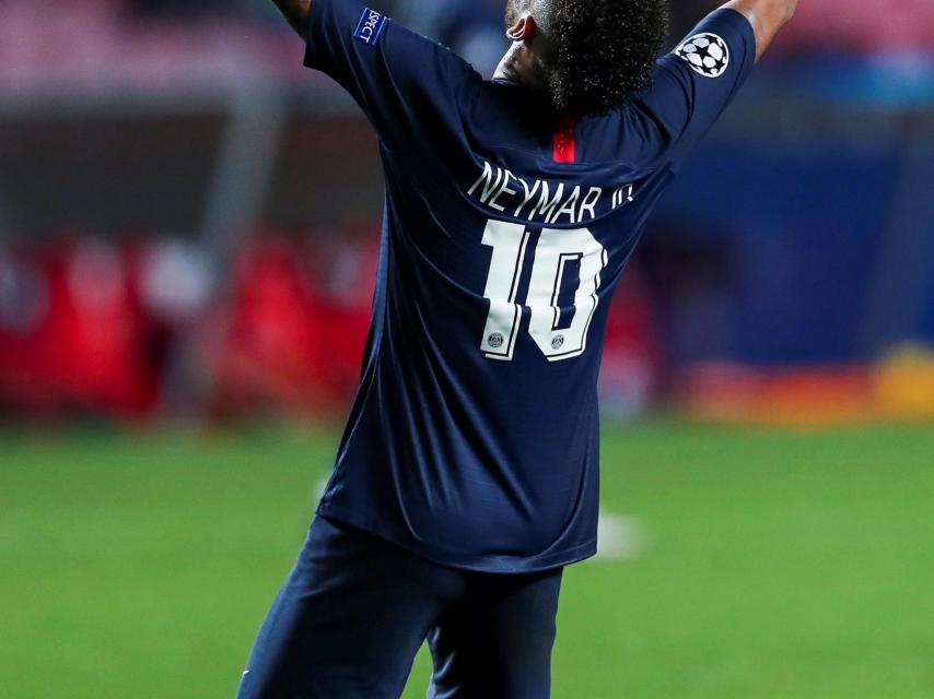 Neymar Jr. celebra el triunfo ante el RB Leipzig en la Champions League