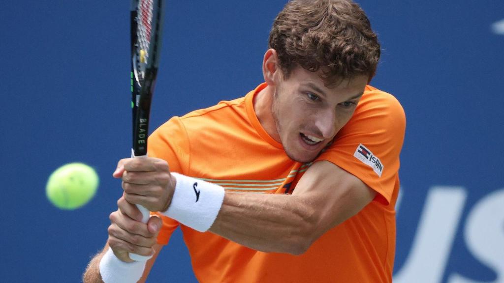 Carreño, golpeando un revés ante Zverev.