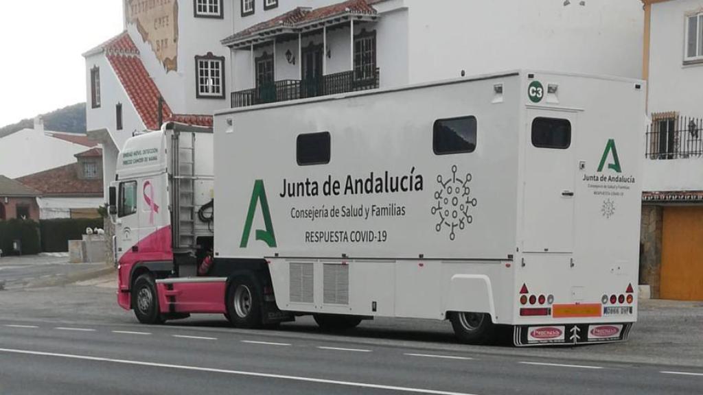 Unidad móvil de Respuesta Covid de la Junta en Cuevas del Becerro.