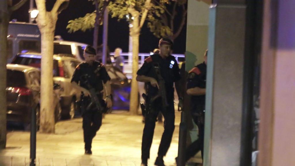 Los Mossos d'Esquadra, en plena operación aquella noche de agosto de 2017.