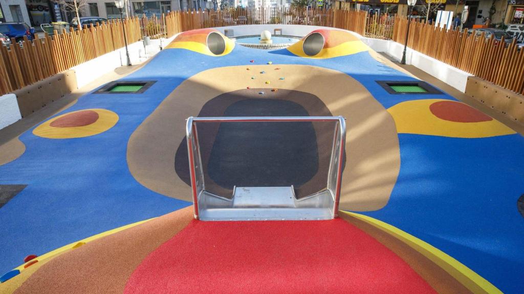 La renovada plaza de la Concordia con parque infantil.