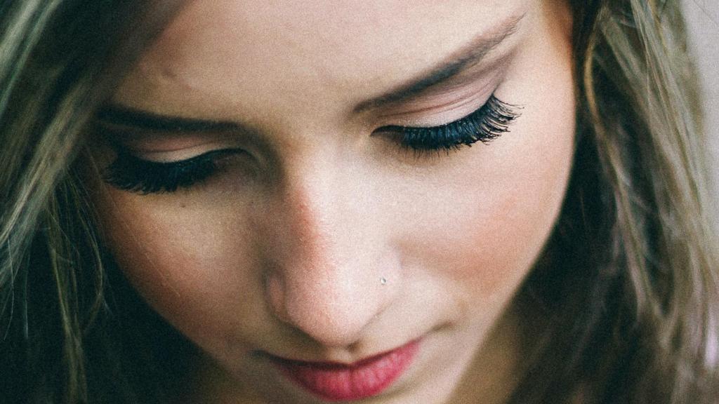 Cinco consejos y trucos para una perfecta colocación de las pestañas.