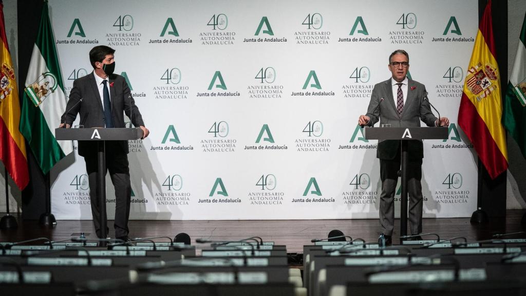El vicepresidente de la Junta de Andalucía, Juan Marín, y el consejero de Presidencia, Elías Bendodo.