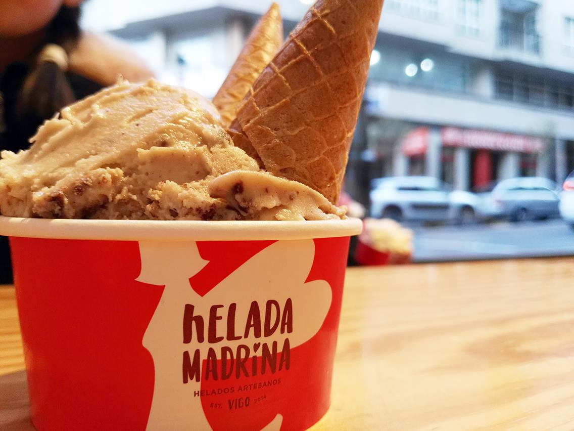 Helada Madrina en la calle Rosalía de Castro, 38.