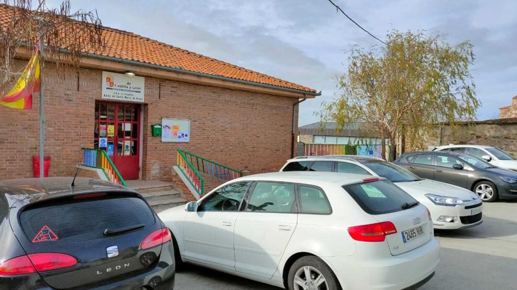 El colegio El Pizarral, al lado del juzgado y donde estaba aparcado el coche de la juez.
